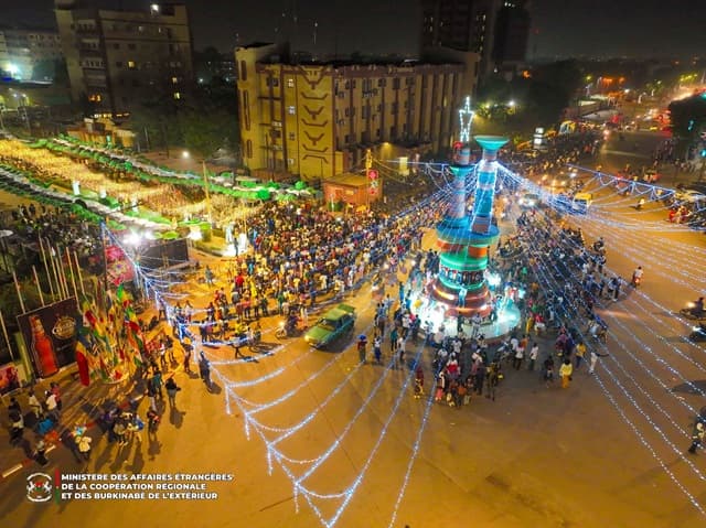 Rond-point des cinéastes – monument du FESPACO à Ouagadougou